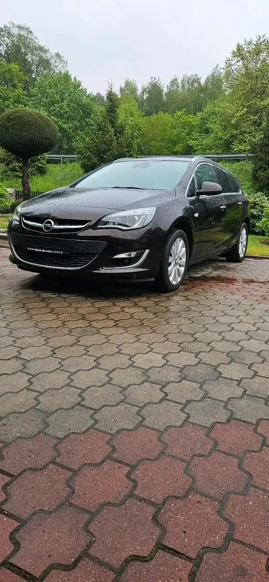 Gebraucht Opel Astra 165 PS (121 kW) 2013 Braun Kombi