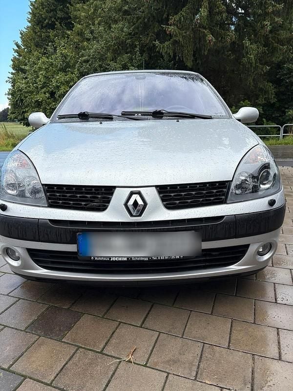 Silber Gebraucht 2005 Renault Clio II Kleinwagen | 1.400 € (Guter Preis) - Bild 1/4
