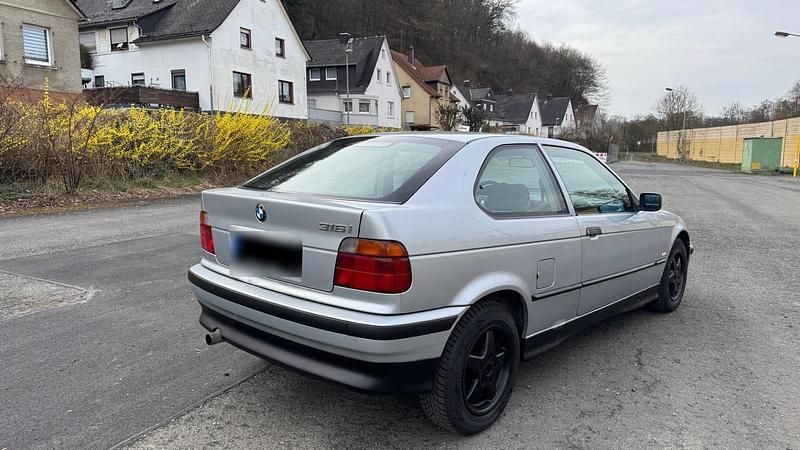 Gebraucht BMW 316 102 PS (75 kW) 1997 Silber Limousine