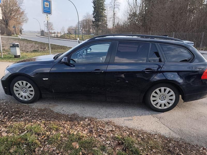 Gebraucht BMW 318 143 PS (105 kW) 2008 Schwarz Kombi