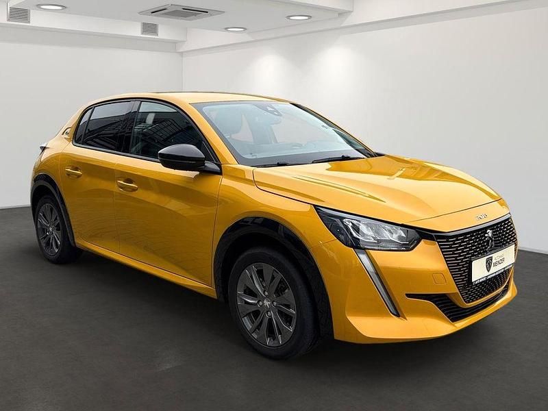 Gebraucht Peugeot e-208 Allure 100 kW (136 PS) 2022 Gelb Kleinwagen