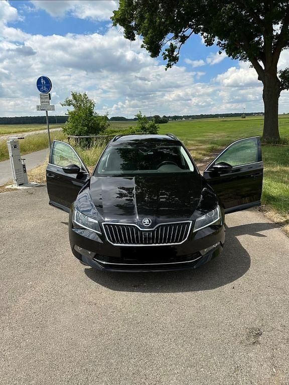 Gebraucht Skoda Superb 179 PS (131 kW) 2018 Schwarz Kombi