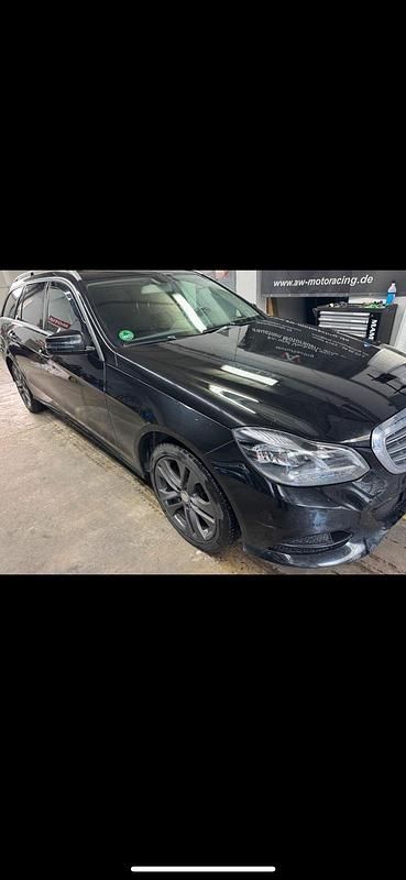 Schwarz Gebraucht 2013 Mercedes E220 Kombi | 10.700 € (Guter Preis) - Bild 1/4