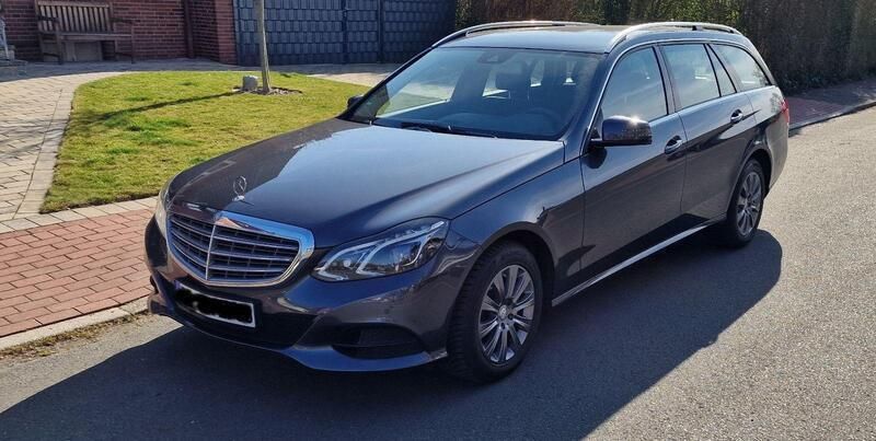 Grau Gebraucht 2015 Mercedes E220 Edition Kombi | 15.999 € (Fairer Preis) - Bild 1/4