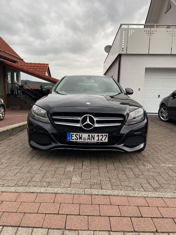 Schwarz Gebraucht 2015 Mercedes C180 Edition Limousine | 16.900 € (Fairer Preis) - Bild 1/4