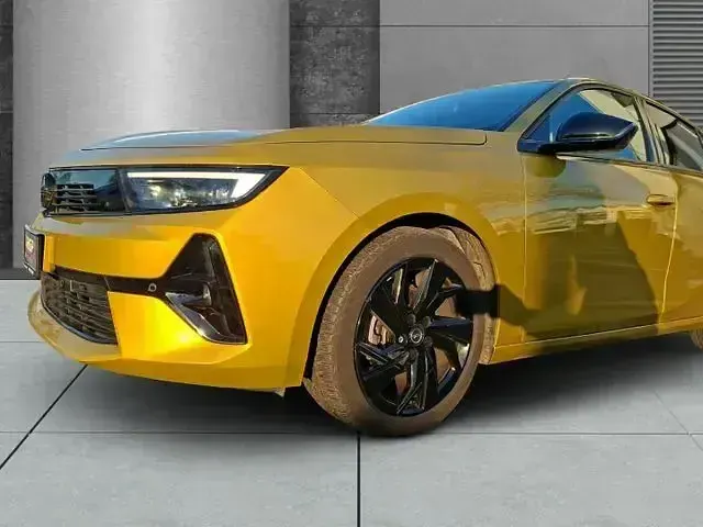 Używany Opel Astra 131 KM (96 kW) 2024 Żółty Sedan/Limuzyna