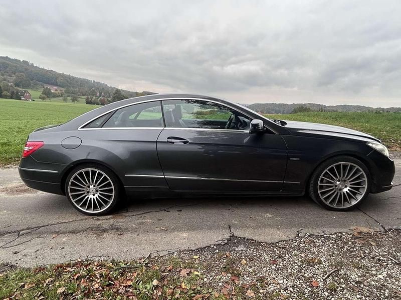 Gebraucht Mercedes E200 Elegance 184 PS (135 kW) 2011 Coupé