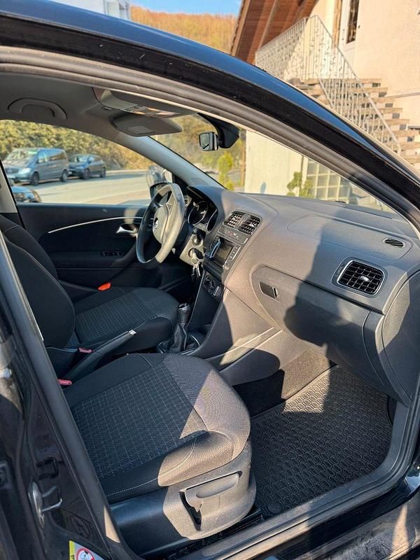 Gebraucht VW Polo 90 PS (66 kW) 2014 Schwarz Kleinwagen