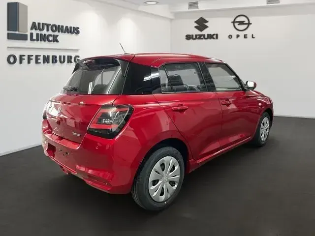 Neu Suzuki Swift Club 82 PS (60 kW) 2026 Rot Kleinwagen