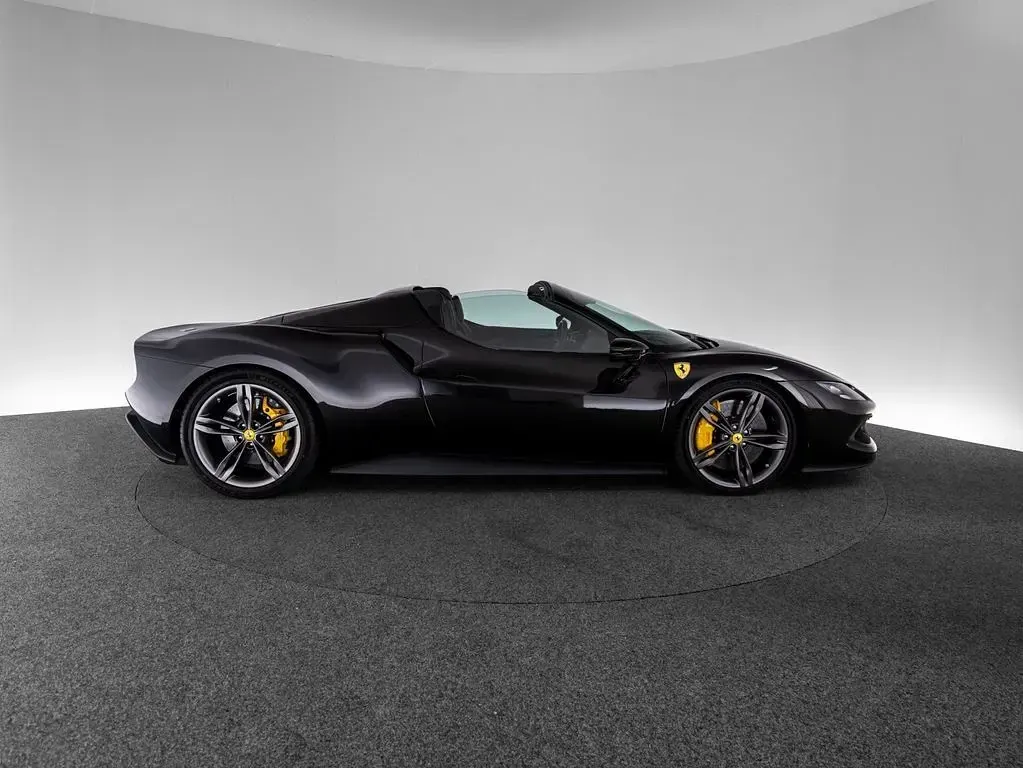 Gebraucht Ferrari 296 829 PS (609 kW) 2024 Nero daytona Cabrio
