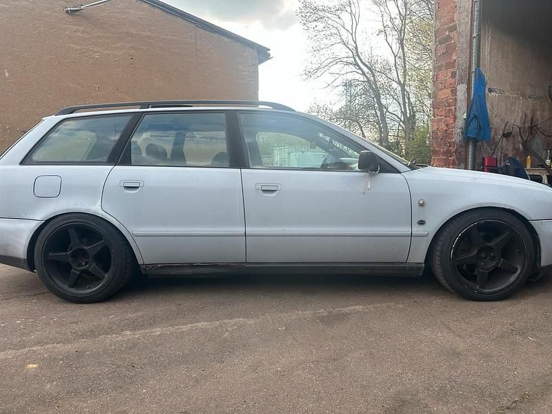 Second-hand Audi A4 150 CP (110 kW) 1996 Gri Break