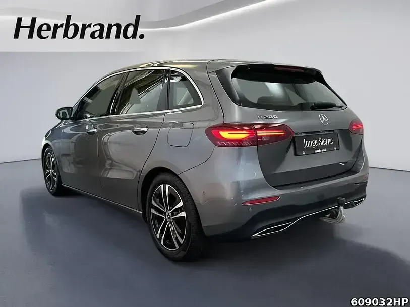 Gebraucht Mercedes B200 Progressive 163 PS (119 kW) 2025 Metalliclack mountaingrau Kleinwagen