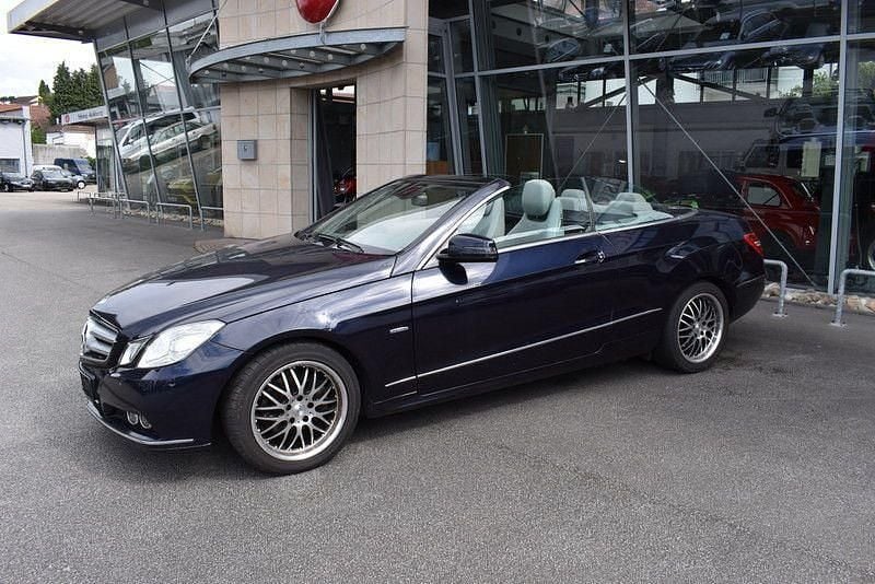 Gebraucht Mercedes E250 Elegance 170 PS (125 kW) 2011 Blau Cabrio