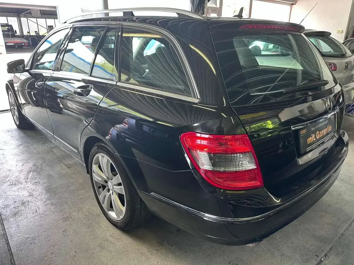 Gebraucht Mercedes C180 156 PS (114 kW) 2010 Obsidianschwarz  metalliclack Kombi