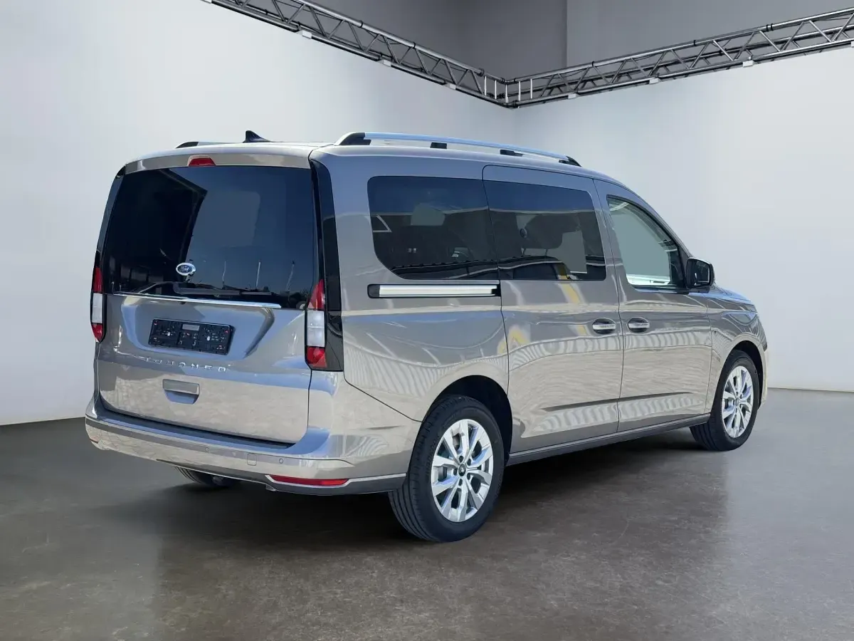 Neu Ford Grand Tourneo Connect Titanium 116 PS (85 kW) 2026 Dusky silber metallic Van / Kleinbus