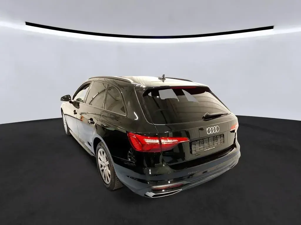 Gebraucht Audi A4 Advanced Plus 150 PS (110 kW) 2023 Mythosschwarz metallic Kombi