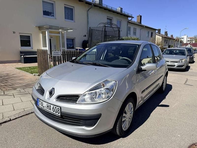 Gebraucht Renault Clio III Dynamique 111 PS (81 kW) 2006 Silber Limousine