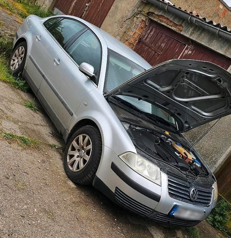 Silber Gebraucht 2000 VW Passat Limousine | 1.600 € (Fairer Preis) - Bild 1/3