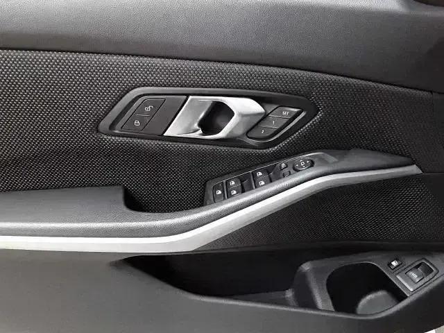 Gebraucht BMW 320e Shadowline 204 PS (150 kW) 2022 Schwarz Kombi