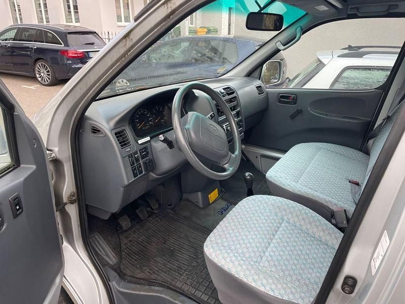 Gebraucht Toyota HiAce 102 PS (75 kW) 2002 Grau Van / Kleinbus