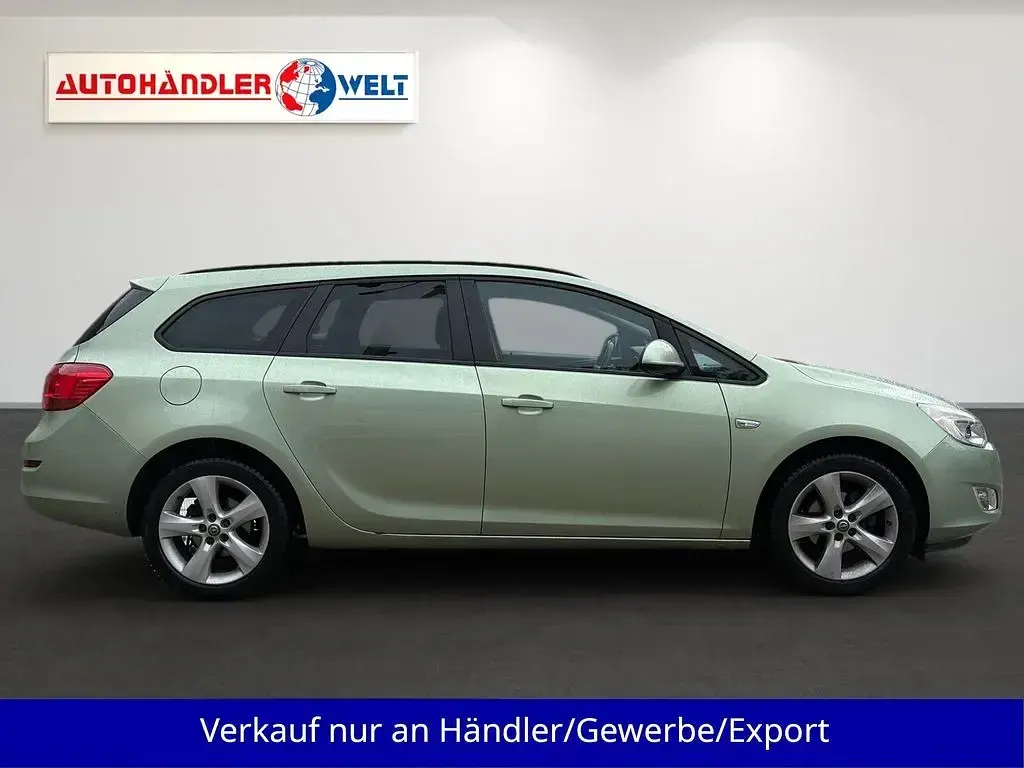 Gebraucht Opel Astra 116 PS (85 kW) 2011 Grün Kombi