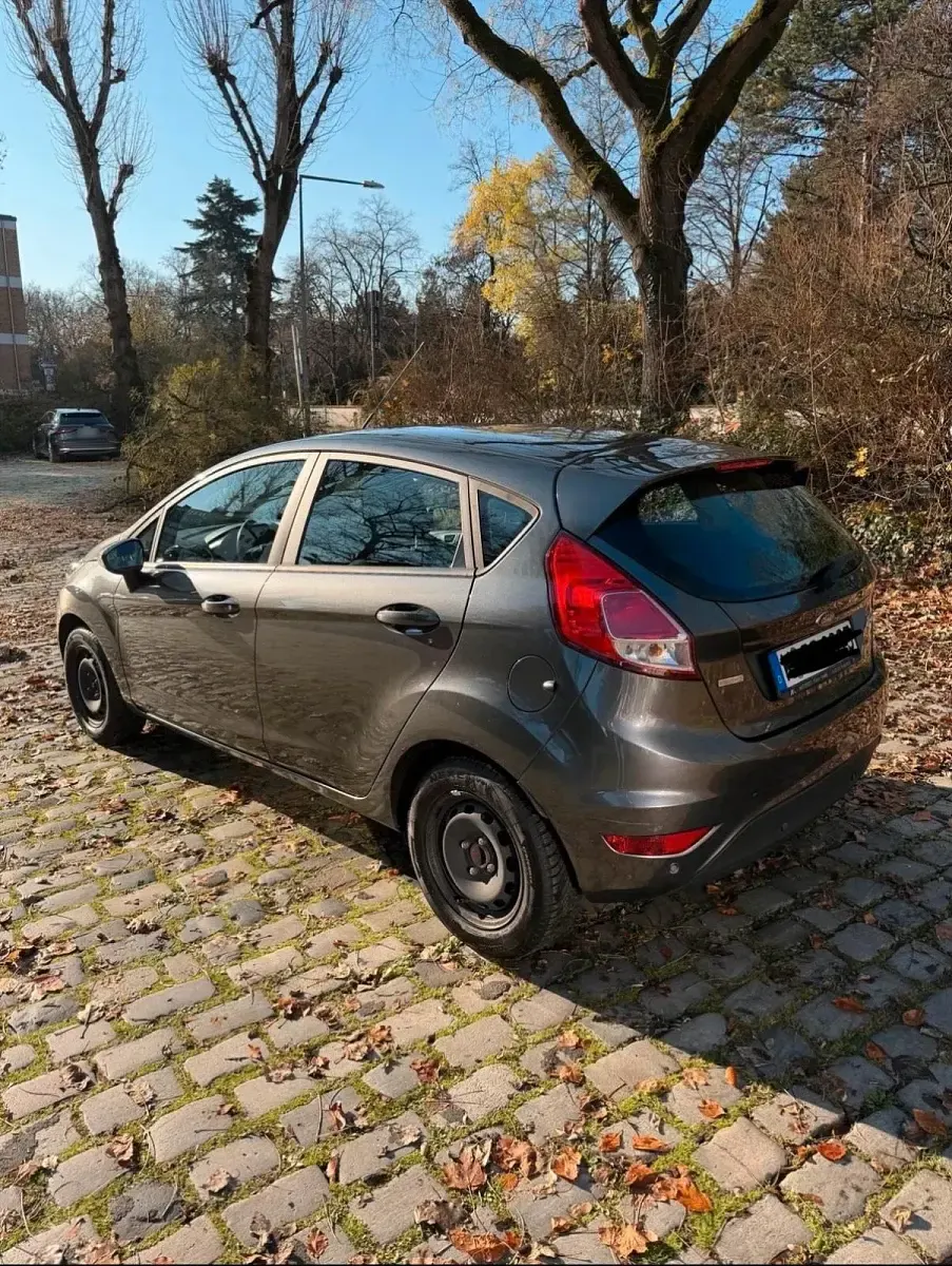 Gebraucht Ford Fiesta 101 PS (74 kW) 2017 Grau Kleinwagen
