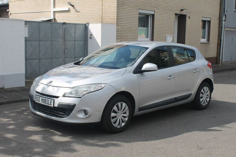 Grau Gebraucht 2011 Renault Mégane III Expression Limousine | 1.990 € (Superpreis) - Bild 1/4