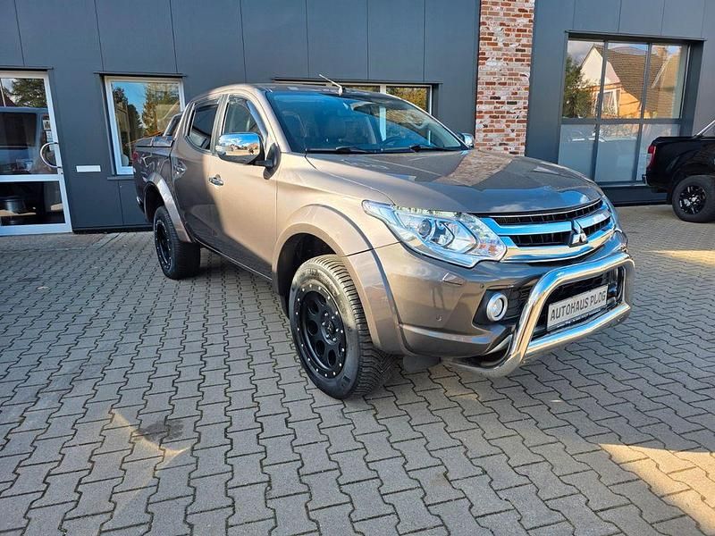 Gebraucht Mitsubishi L200 Top 181 PS (133 kW) 2016 Braun Pickup