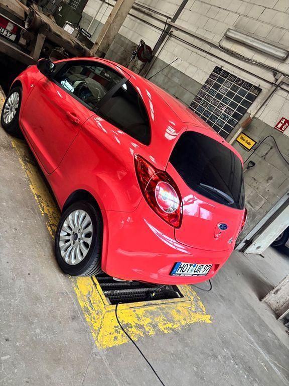 Rot Gebraucht 2009 Ford Ka Titanium Kleinwagen | 2.599 € (Fairer Preis) - Bild 1/4