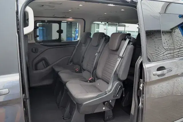 Gebraucht Ford Tourneo Custom Titanium 150 PS (110 kW) 2022 Schwarz Van