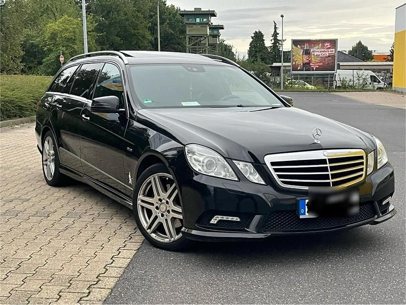 Gebraucht Mercedes E220 AMG 170 PS (125 kW) 2010 Schwarz Kombi