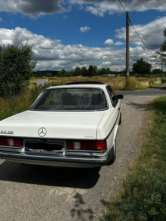 Gebraucht Mercedes 230 136 PS (100 kW) 1983 Weiß Coupé