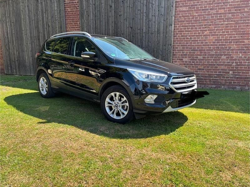 Schwarz Gebraucht 2017 Ford Kuga Titanium SUV | 13.000 € (Fairer Preis) - Bild 1/4
