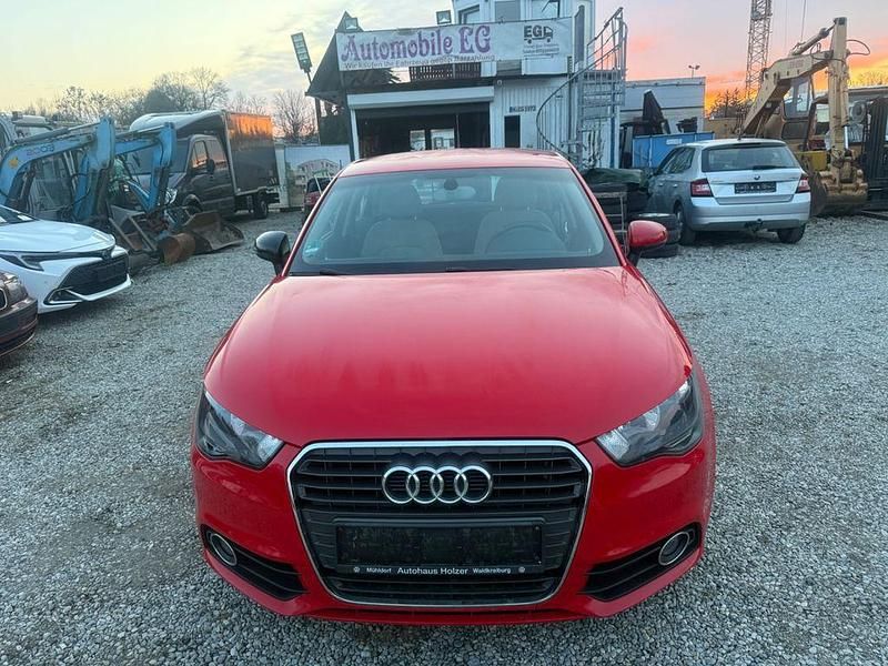 Gebraucht Audi A1 Sportback Attraction 86 PS (63 kW) 2013 Rot Kleinwagen