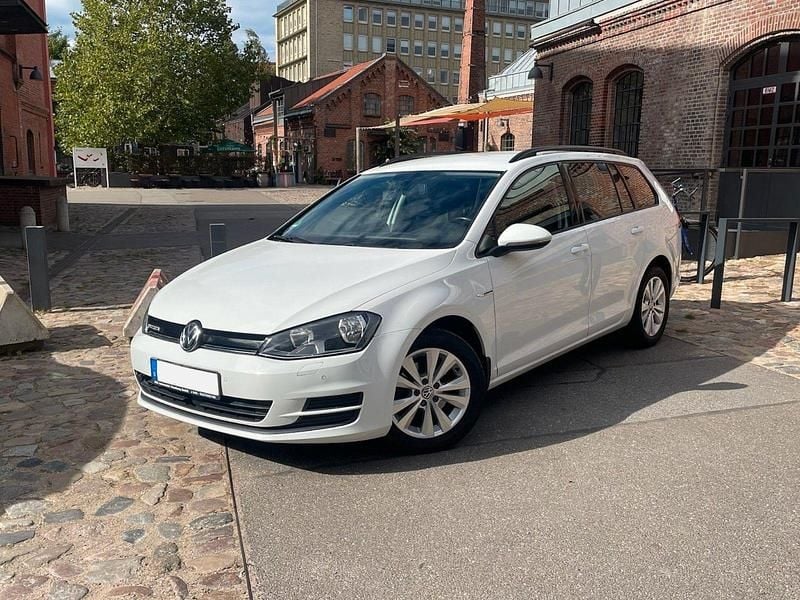 Weiß Gebraucht 2015 VW Golf VII Kombi | 10.800 € (Superpreis) - Bild 1/4