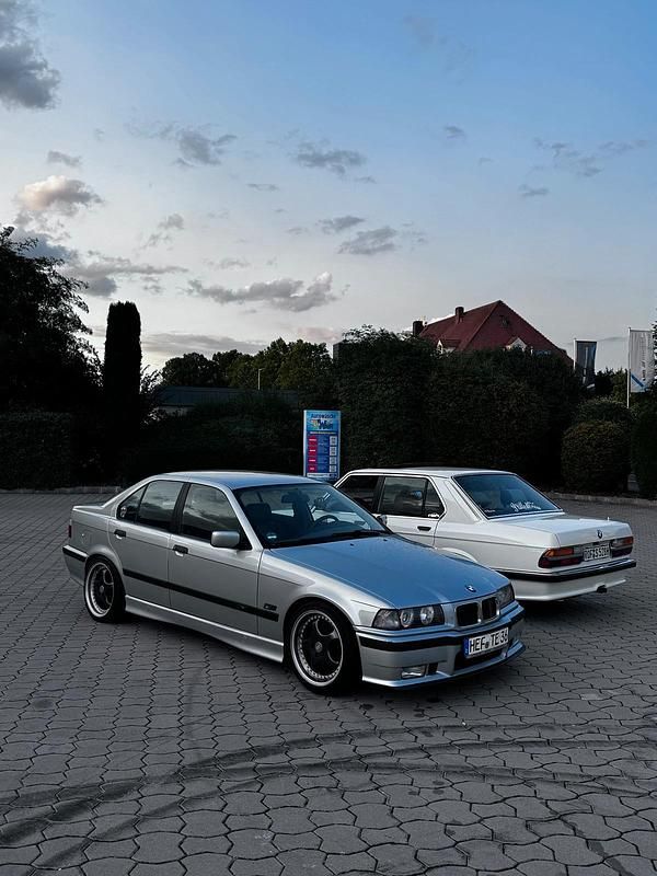 Gebraucht BMW 323 180 PS (132 kW) 1996 Silber Limousine