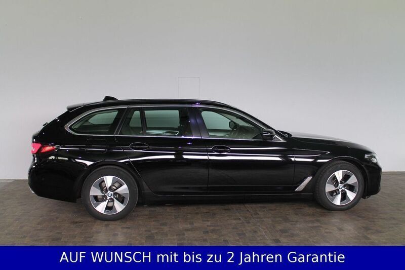 Schwarz Gebraucht 2020 BMW 520 Kombi | 22.890 € (Superpreis) - Bild 1/4