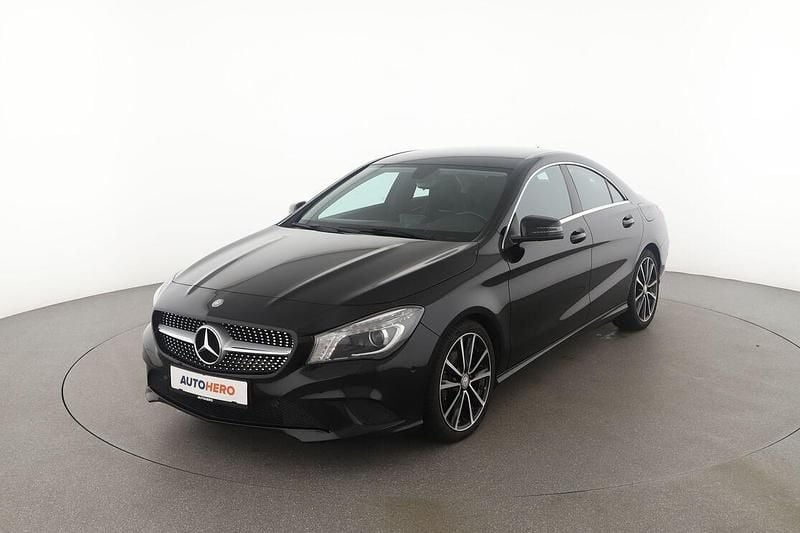 Schwarz Gebraucht 2014 Mercedes CLA200 Urban Limousine | 18.290 € (Etwas zu teuer) - Bild 1/3
