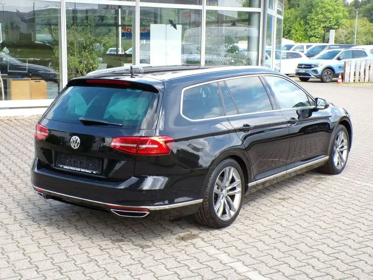 Gebraucht VW Passat Highline 220 PS (161 kW) 2015 Deep black perleffekt Kombi