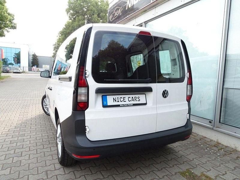 Gebraucht VW Caddy Basis 122 PS (89 kW) 2022 Weiß Van / Kleinbus