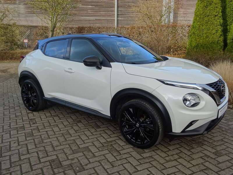Pearl white/black m Gebraucht 2021 Nissan Juke Enigma SUV | 17.490 € (Fairer Preis) - Bild 1/4
