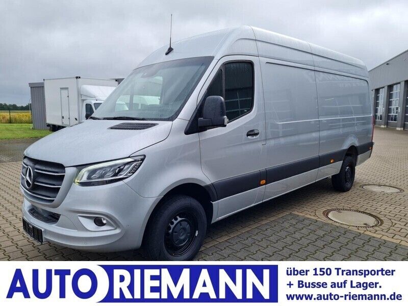 Lackfarbe iridiumsilber mb 9775 Gebraucht 2024 Mercedes Sprinter Van | 62.118 € (Etwas zu teuer) - Bild 1/4