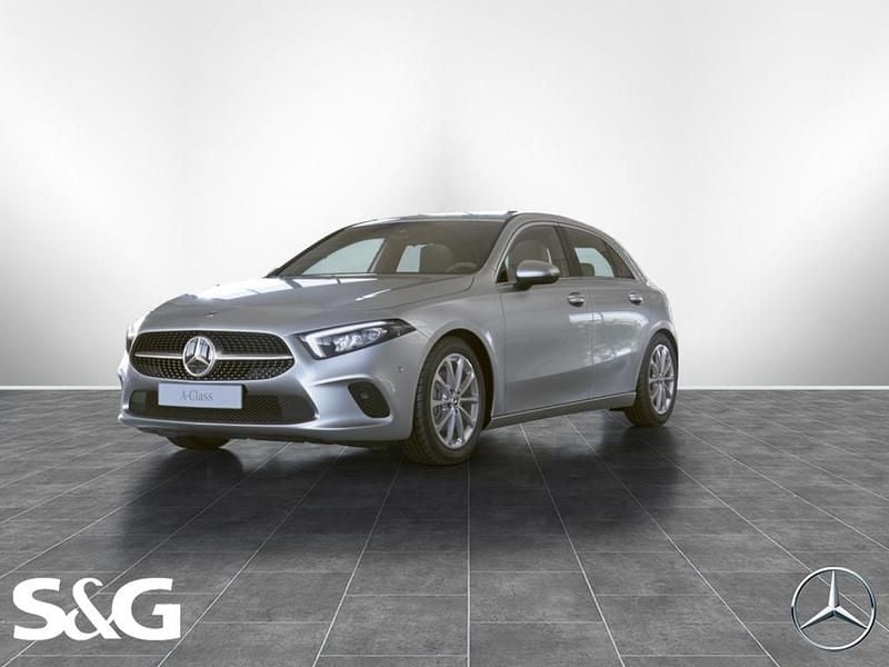 Iridiumsilber metallic Gebraucht 2021 Mercedes A180 Progressive Limousine | 21.890 € (Fairer Preis) - Bild 1/4