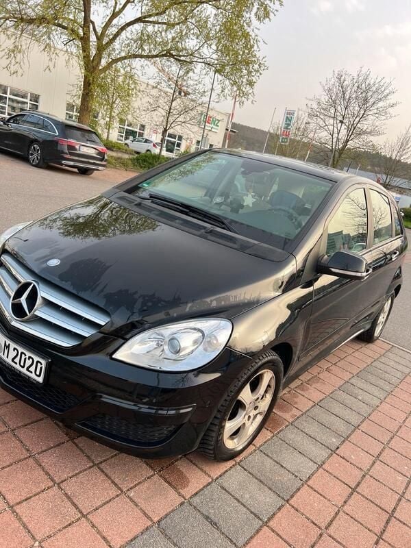 Schwarz Gebraucht 2009 Mercedes B200 Van / Kleinbus | 3.250 € (Guter Preis) - Bild 1/4