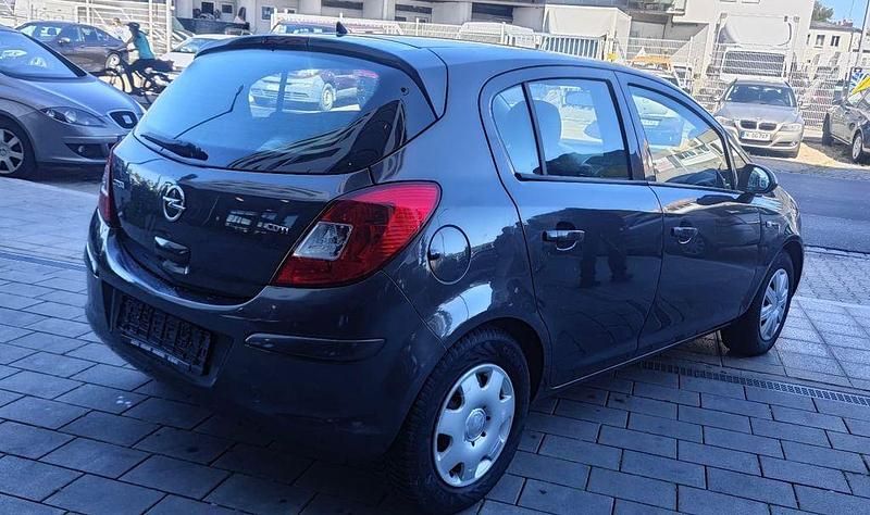 Grau Gebraucht 2013 Opel Corsa Active Limousine | 2.500 € (Superpreis) - Bild 1/4