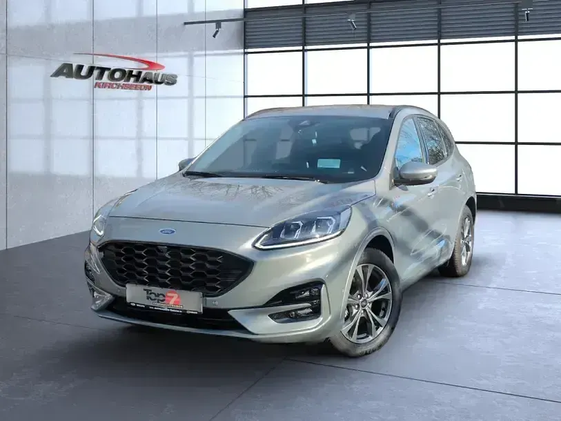Usado Ford Kuga ST-Line 150 HP (110 kW) 2023 Prateado SUV