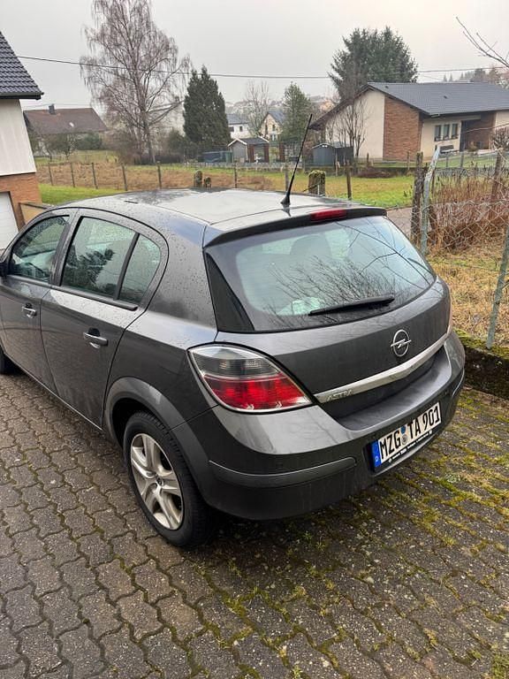 Gebraucht Opel Astra Edition 140 PS (102 kW) 2009 Grau Limousine