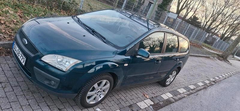 Grün Gebraucht 2007 Ford Focus Kombi | 3.500 € (Etwas zu teuer) - Bild 1/4