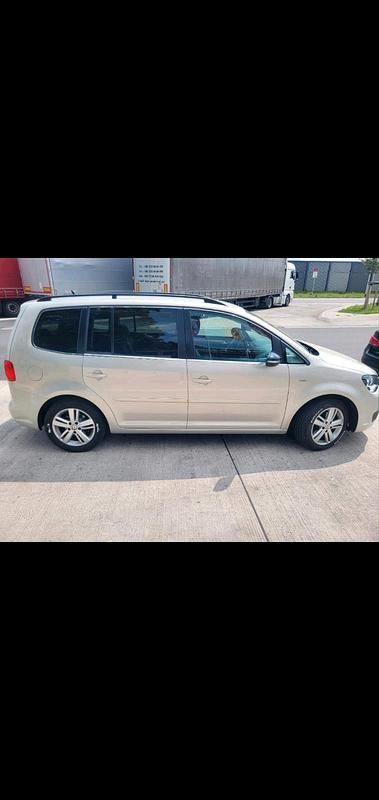 Andere farben Gebraucht 2013 VW Touran Match Van / Kleinbus | 9.200 € (Fairer Preis) - Bild 1/4