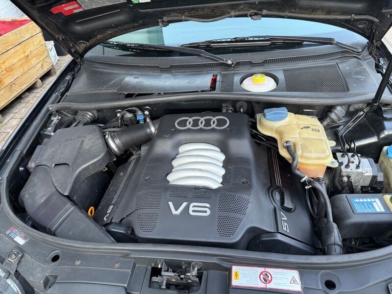 Schwarz Gebraucht 1999 Audi A6 Kombi | 2.500 € (Etwas zu teuer) - Bild 1/4